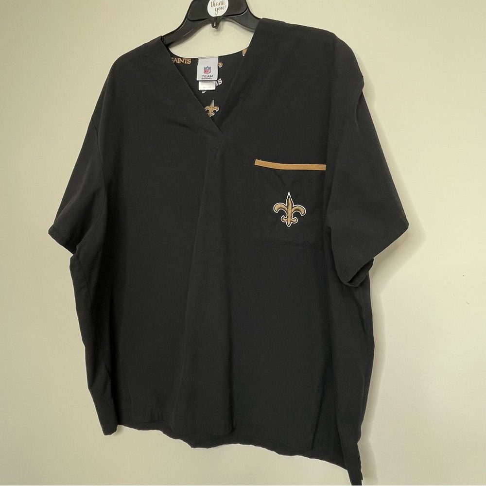 NFL Black Tee with Gold Fleur-de-Lis Top Scrubs ~ Size XL~‎ Medical